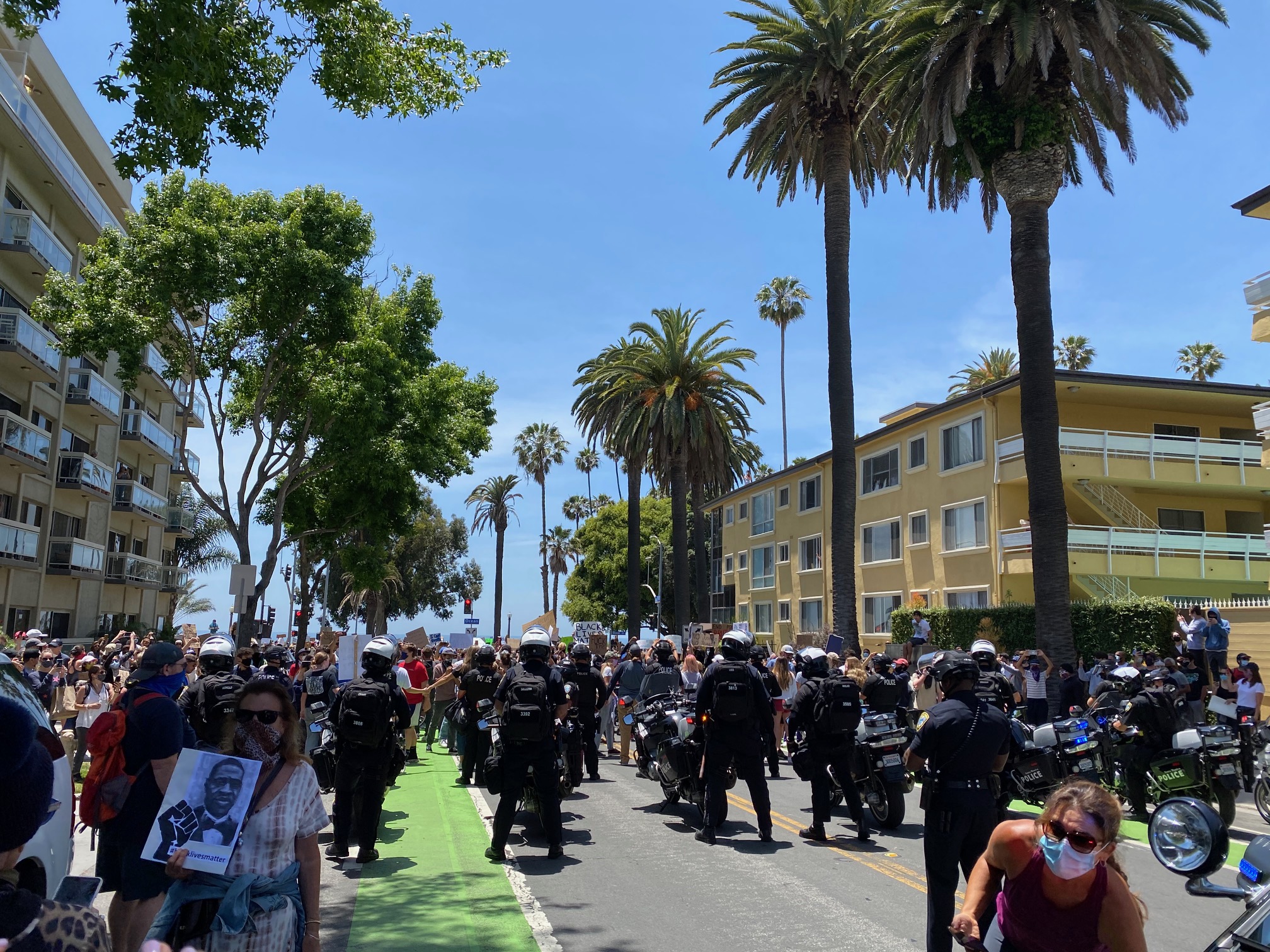Plundring och demonstrationer i Santa Monica