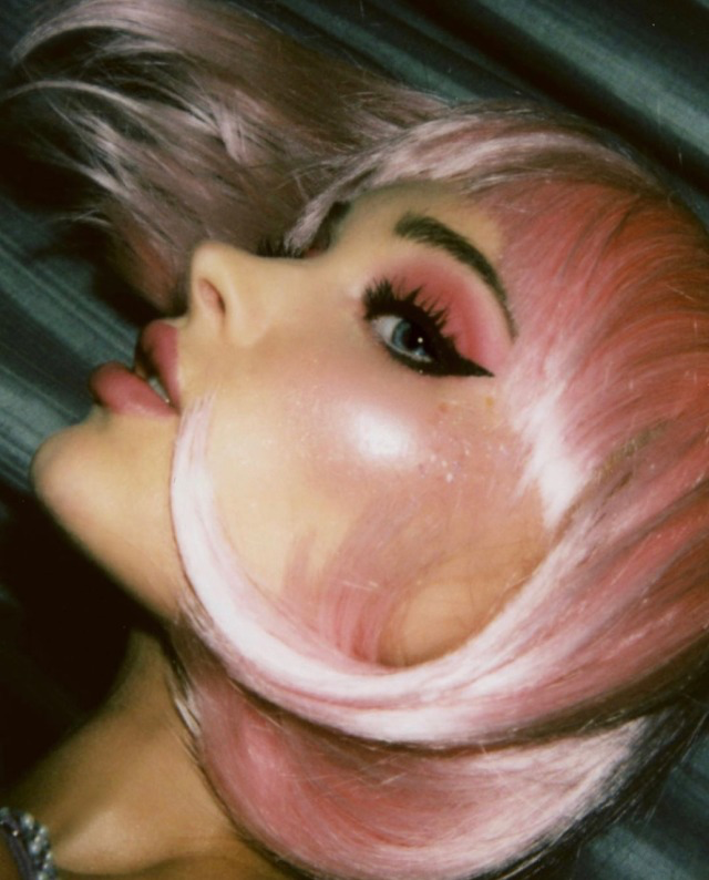 ⨌