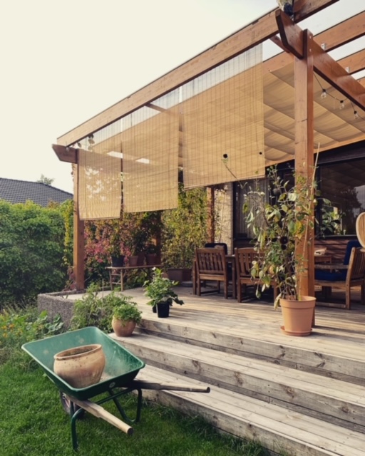 Weekend and the autumn garden