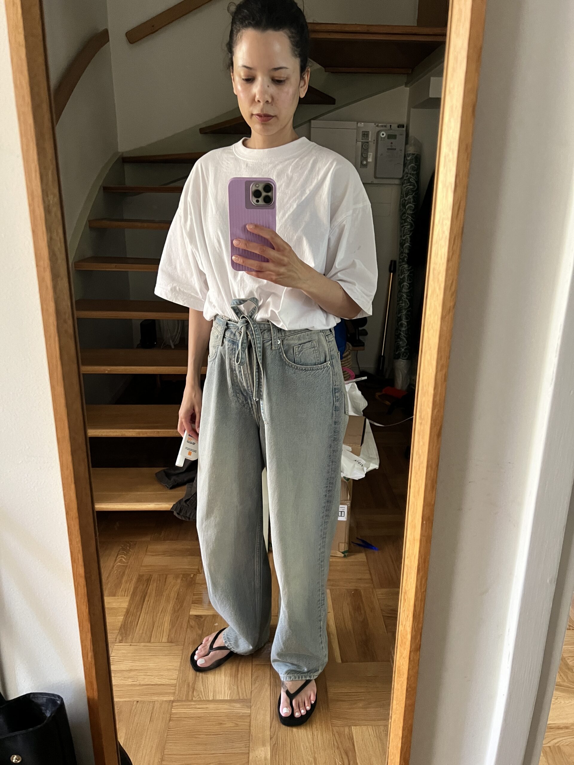 Pyjamasbyxor, flipflops och framtida toalettspegel
