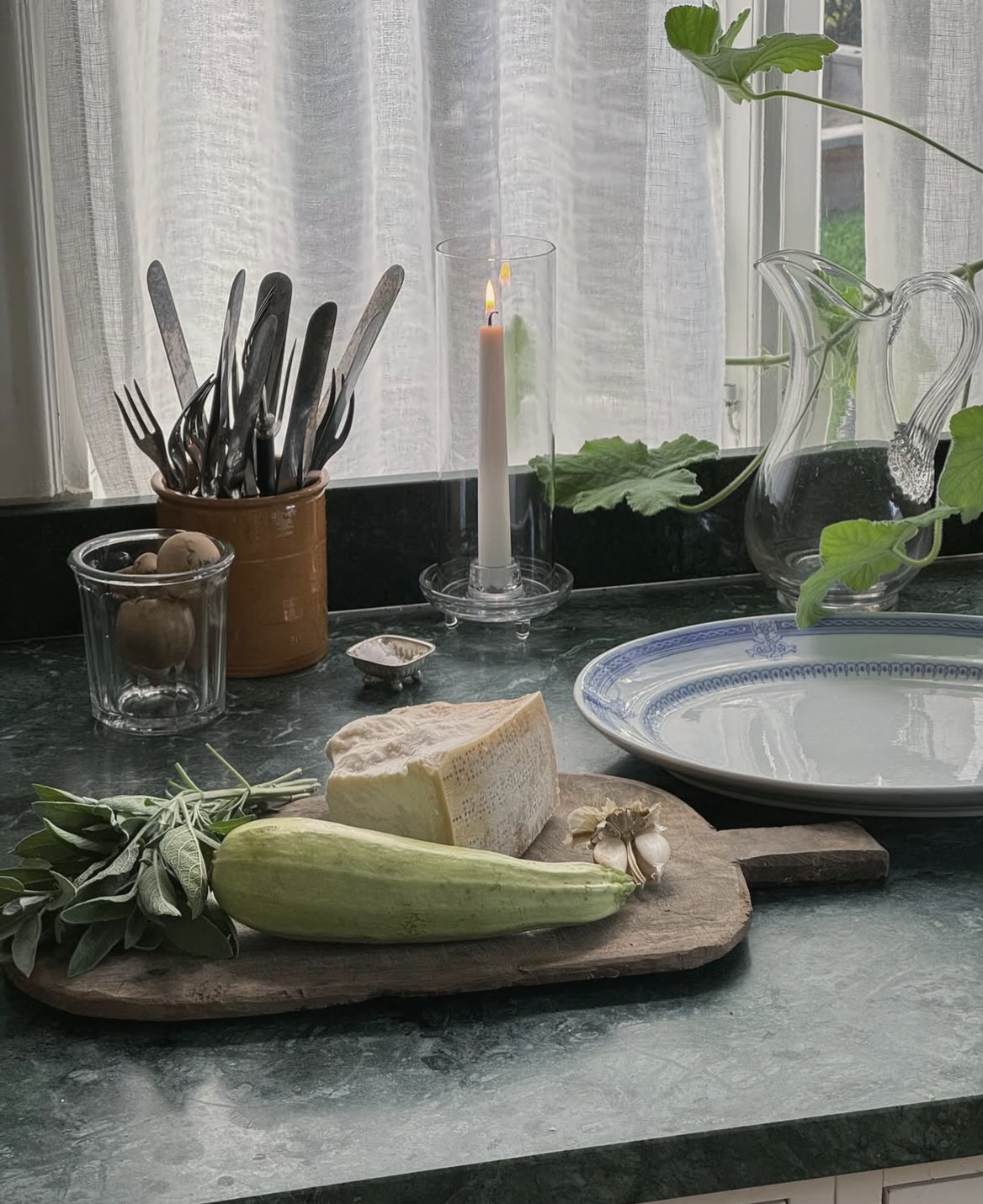 Blomsterkrasse och bistromat..