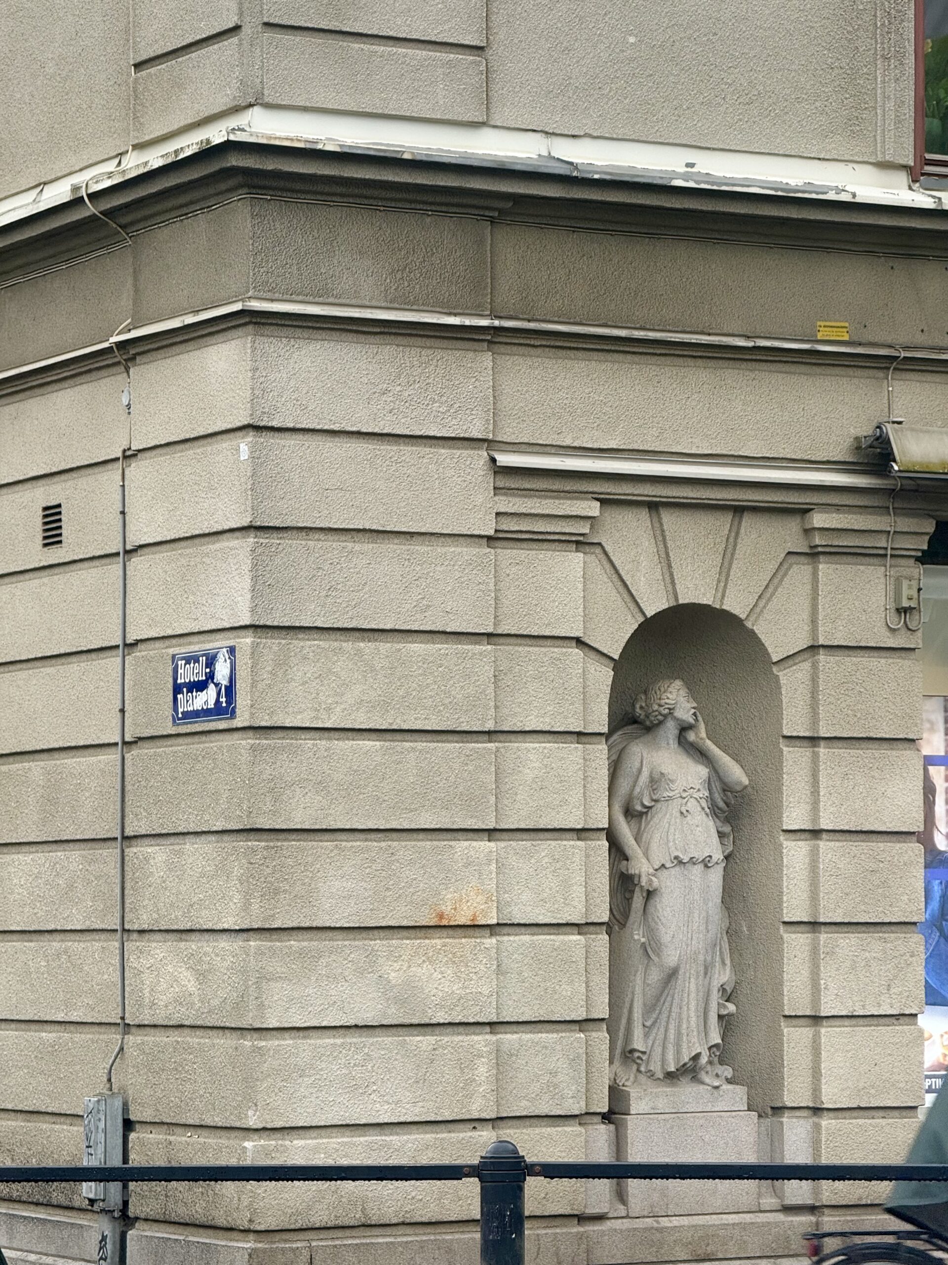 25 timmar