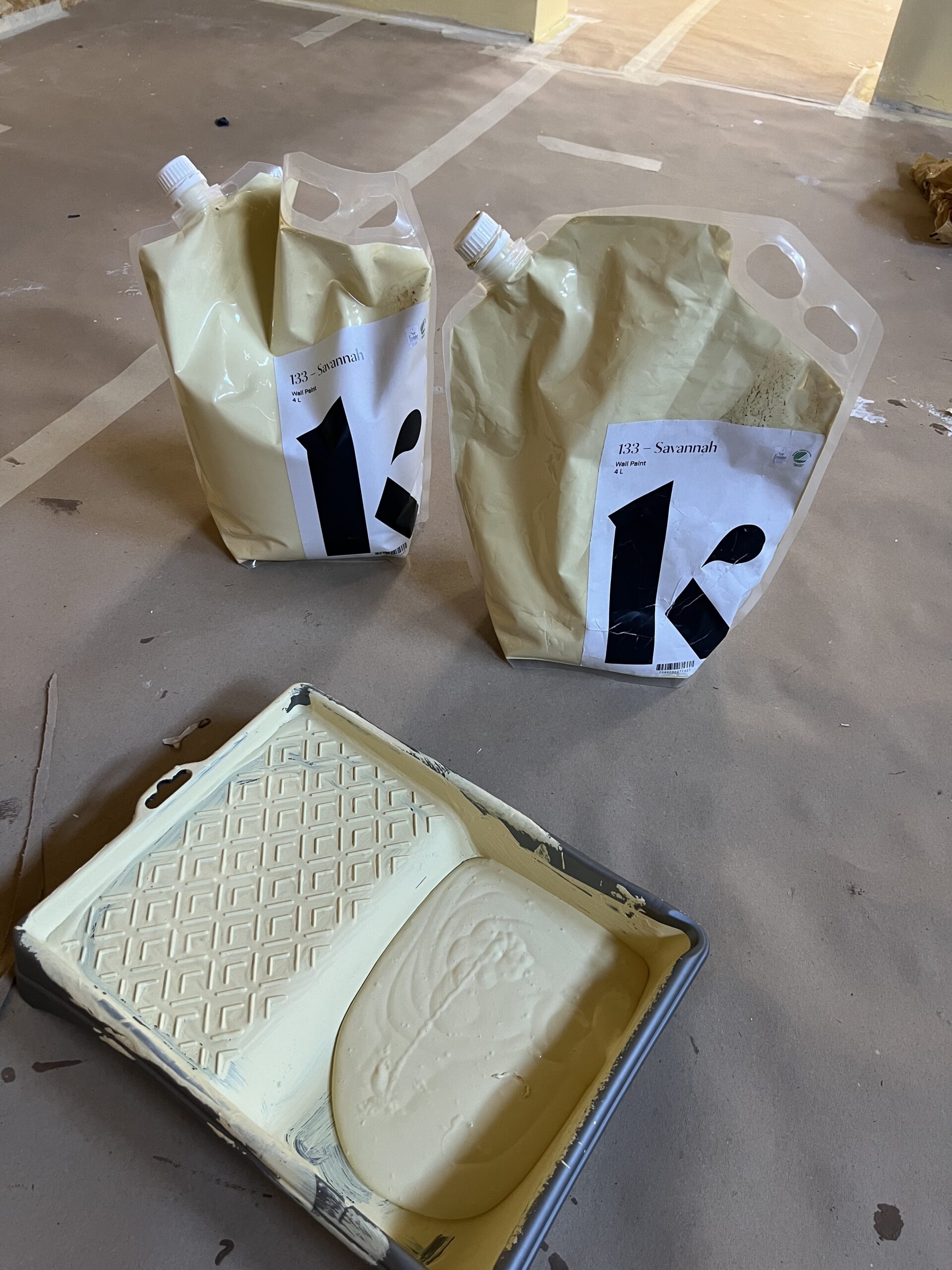 Säsongsbryt och vi målar sovrum i gult och brunt