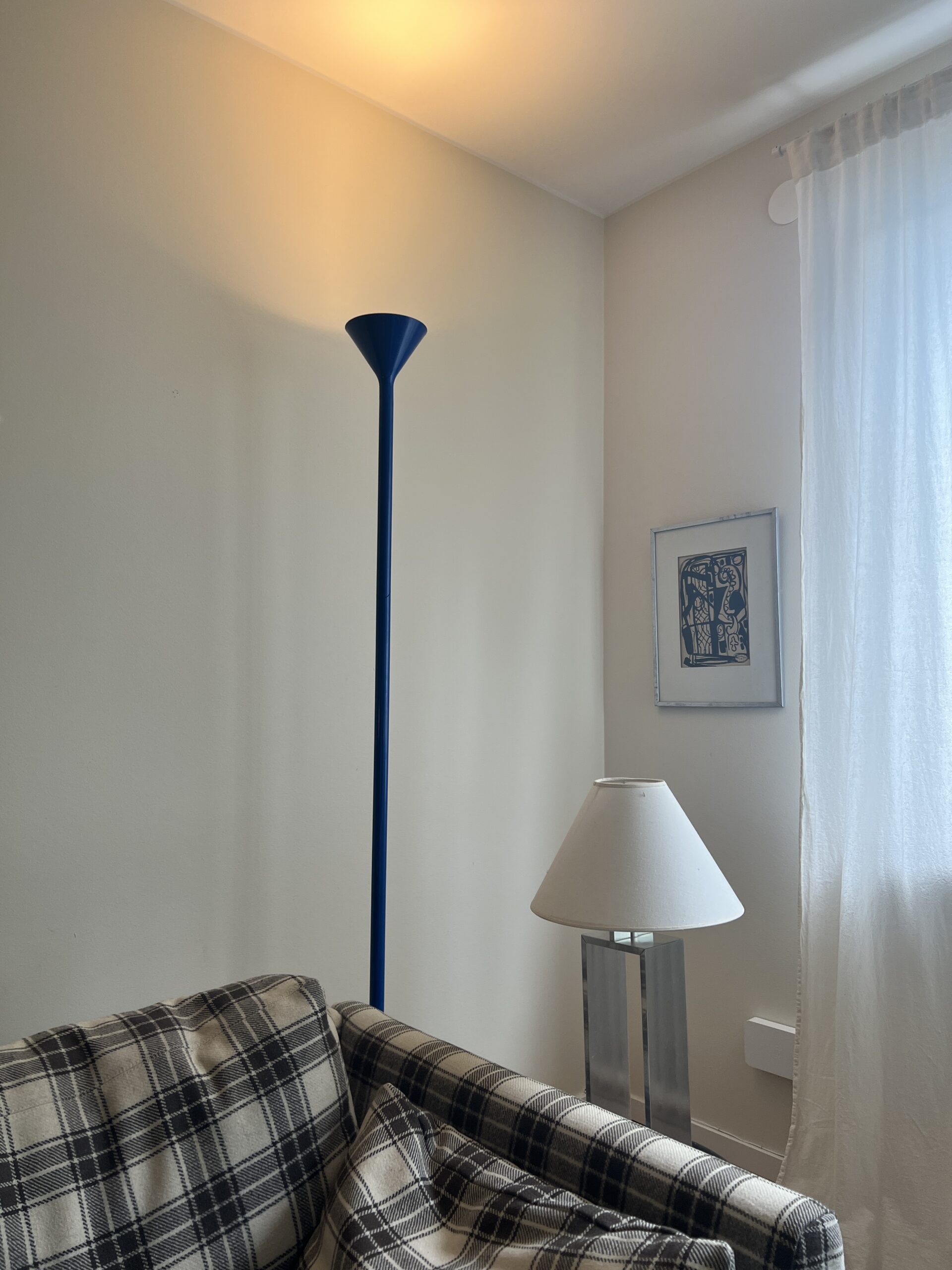 Belysning från loppis och en blå strut