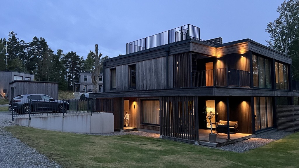 HUSET